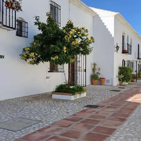 Tatil Evi Bright 2 Bedroom Townhouse Fuengirola