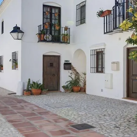 Bright 2 Bedroom Townhouse Fuengirola