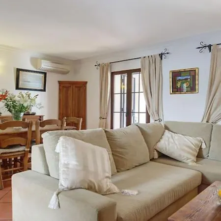 בית נופש Bright 2 Bedroom Townhouse פואנגירולה
