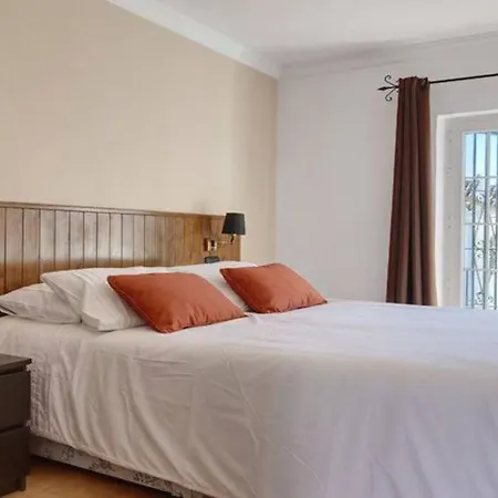 Bright 2 Bedroom Townhouse בית נופש